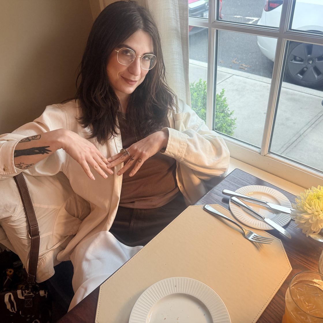 Olivia out for a meal after packing up her whole kitchen