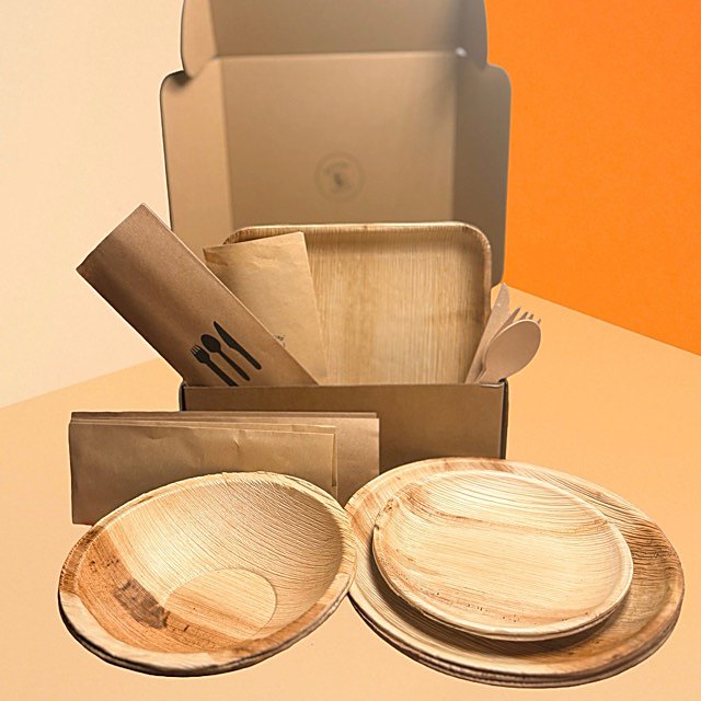 The 3 day kit: palm-leaf plates and bowls, wrapped cutlery, and napkins in the box